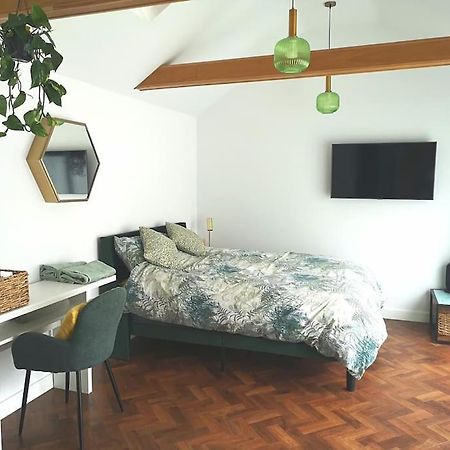 Stylish Apartment In Horsham With Parking And Own Entrance المظهر الخارجي الصورة