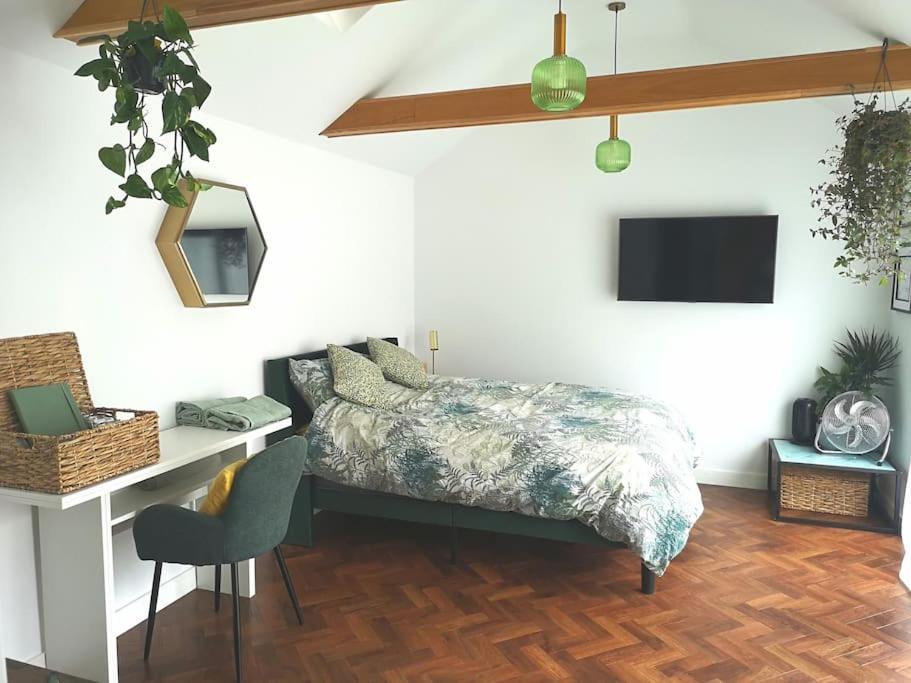 Stylish Apartment In Horsham With Parking And Own Entrance المظهر الخارجي الصورة